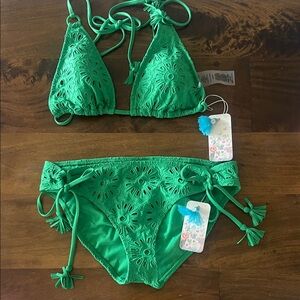 Johnny Was Green Eyelet string Triangle Bikini
Top size small , bottom size med